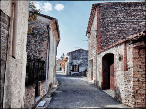 Canaules: entrée du village par le sud